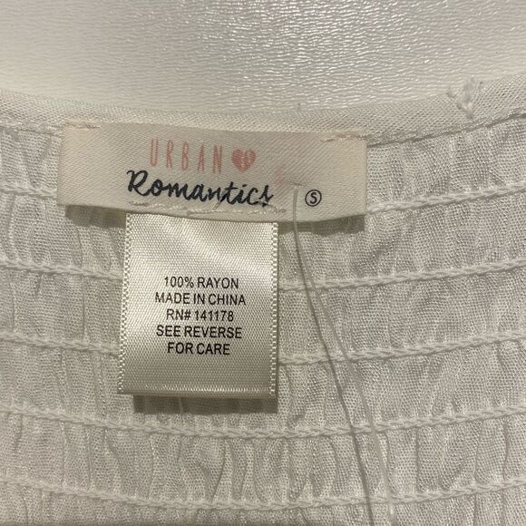 Urban Romantics Women's White V-Neck Smocked Short Sleeve Blouse Small NWT - Picture 10 of 10